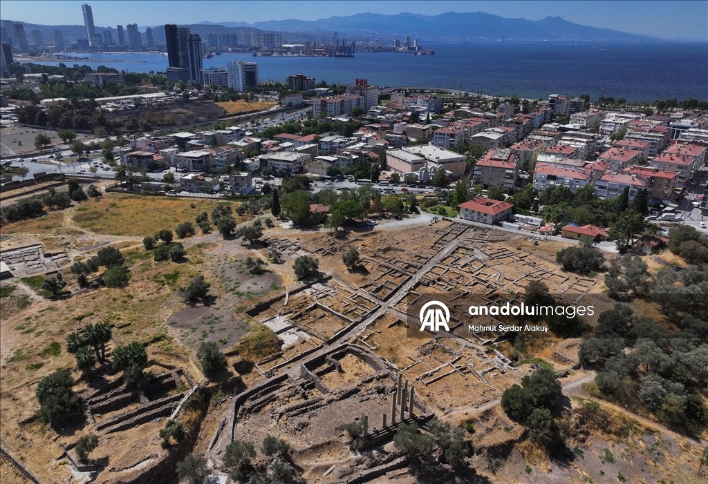 İzmir'deki 5 bin yıllık Smyrna Höyüğü'nde arkeolojik kazılar sürüyor