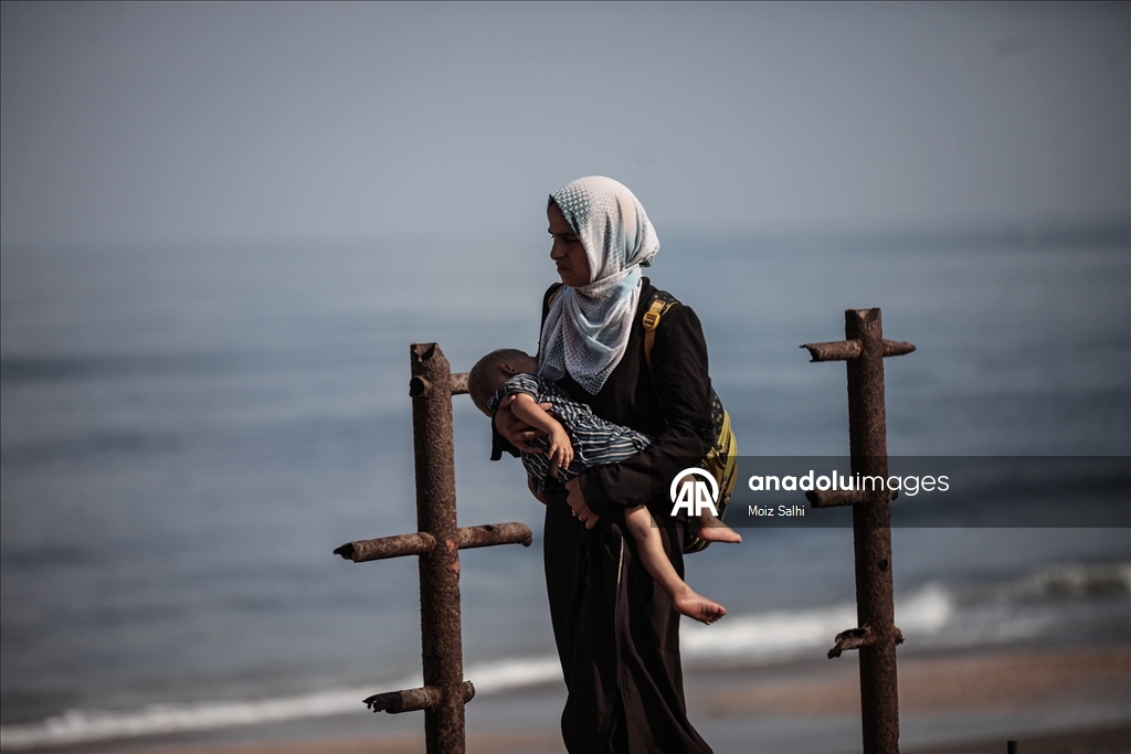 İsrail’in saldırıları nedeniyle Gazze’de zorunlu göç sürüyor