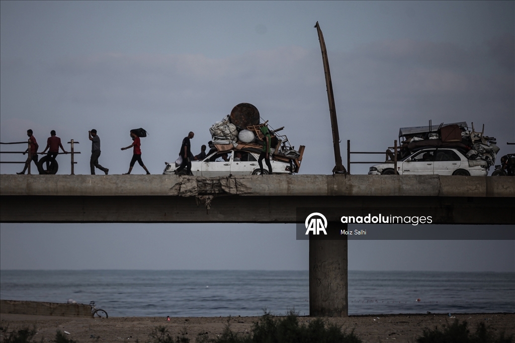 İsrail’in saldırıları nedeniyle Gazze’de zorunlu göç sürüyor