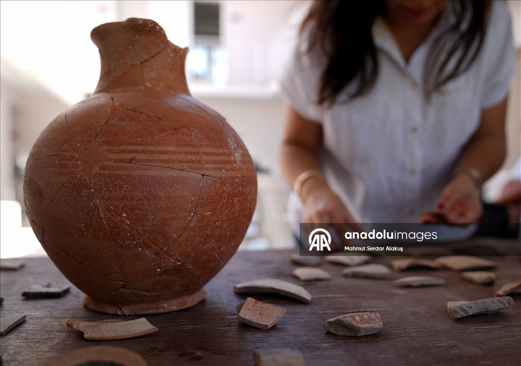 İzmir'deki 5 bin yıllık Smyrna Höyüğü'nde arkeolojik kazılar sürüyor