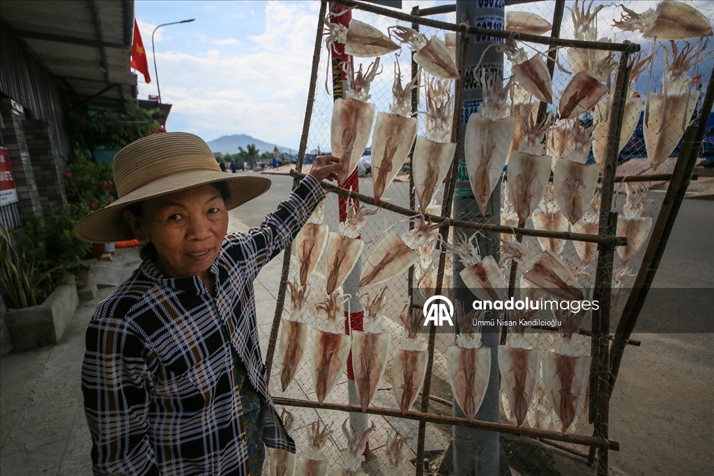 Vietnam’ın Khanh Hai kasabasındaki balıkçı köyünde bölgenin en büyük deniz ürünleri pazarı kuruluyor