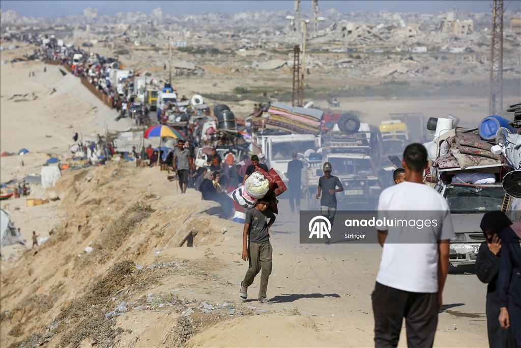 İsrail’in saldırıları nedeniyle Gazze’de zorunlu göç sürüyor