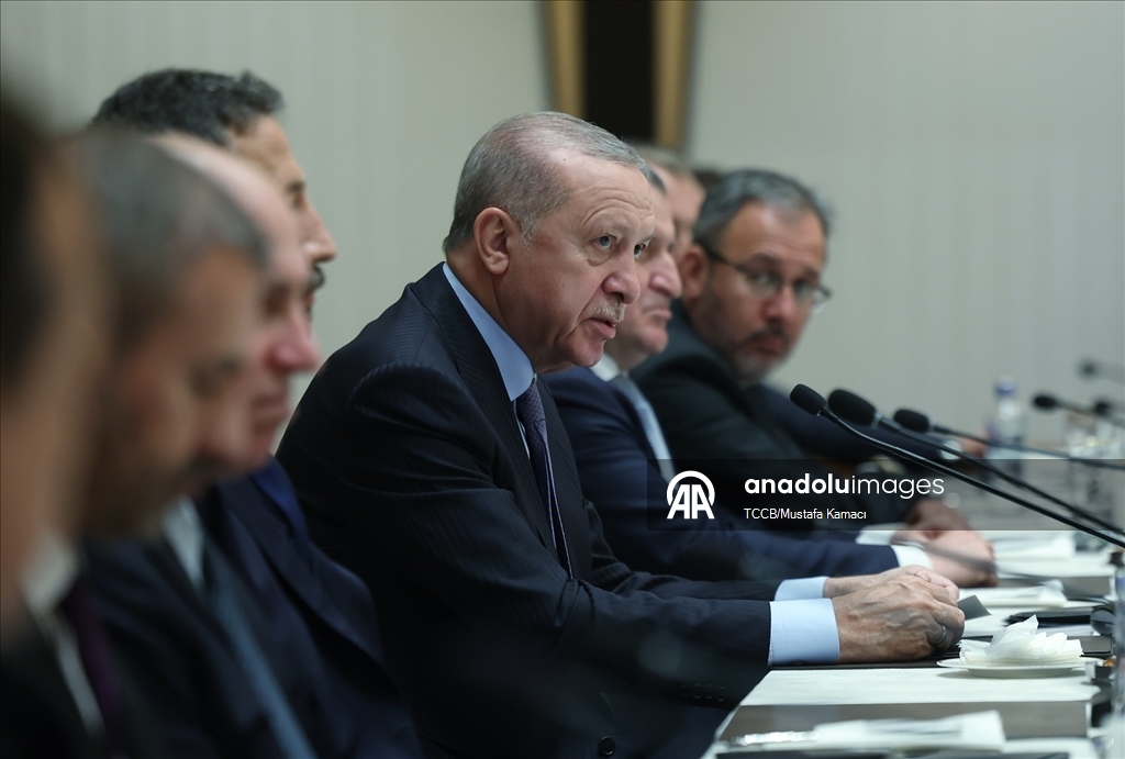 Cumhurbaşkanı Erdoğan, A Milli Erkek Basketbol Takımını kabul etti