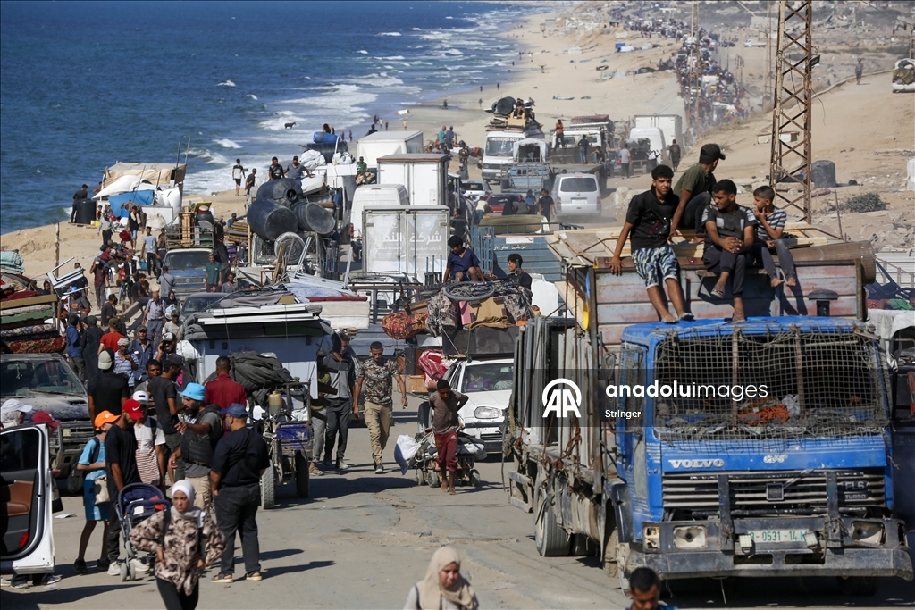 İsrail’in saldırıları nedeniyle Gazze’de zorunlu göç sürüyor