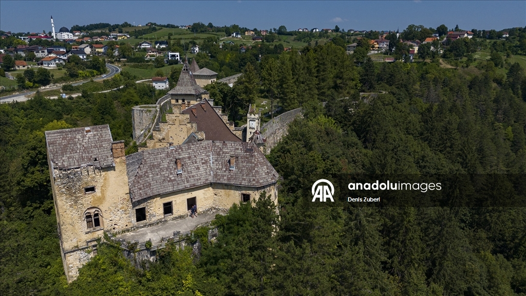 Bosna-Hersek’in tarihi Ostrozac Kalesi