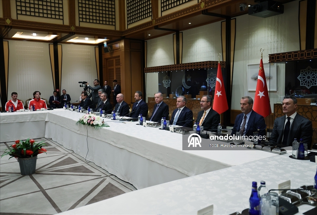Cumhurbaşkanı Erdoğan, A Milli Erkek Basketbol Takımını kabul etti