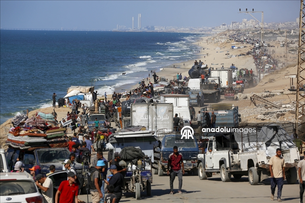 İsrail’in saldırıları nedeniyle Gazze’de zorunlu göç sürüyor