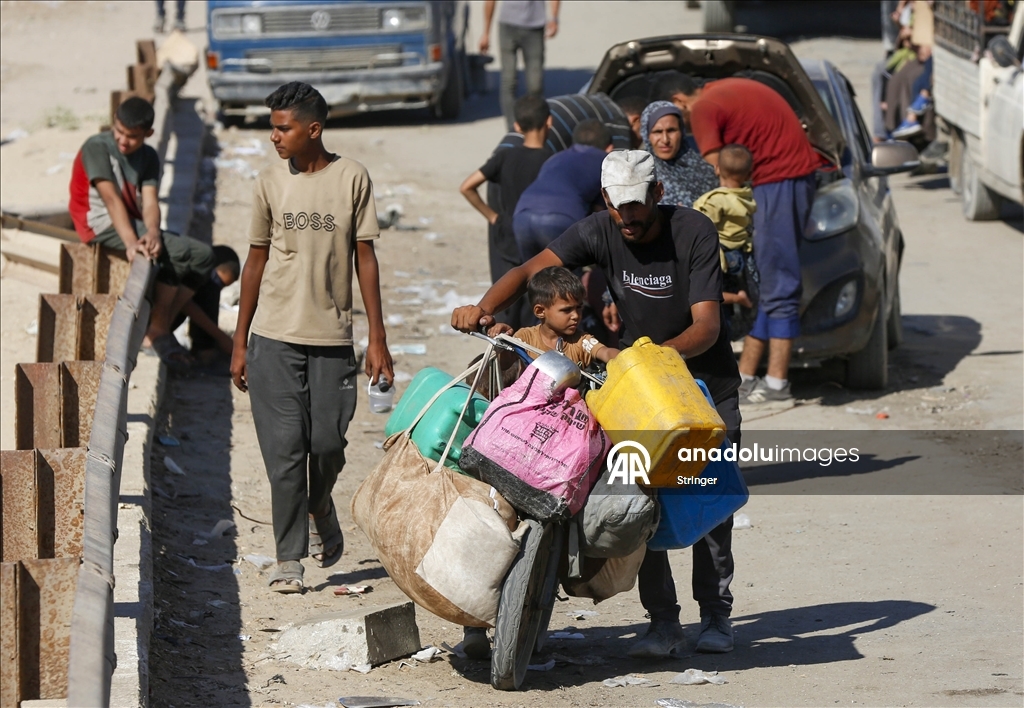 İsrail’in saldırıları nedeniyle Gazze’de zorunlu göç sürüyor