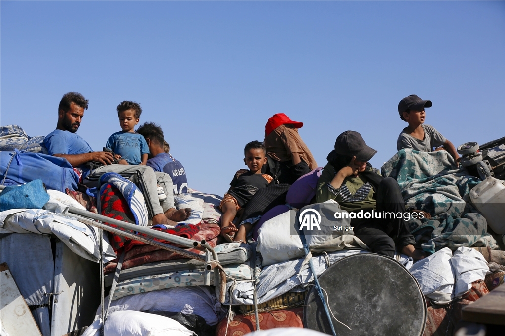 İsrail’in saldırıları nedeniyle Gazze’de zorunlu göç sürüyor