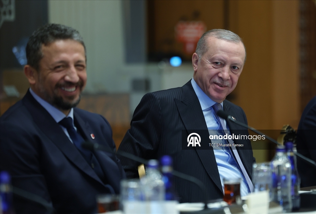 Cumhurbaşkanı Erdoğan, A Milli Erkek Basketbol Takımını kabul etti