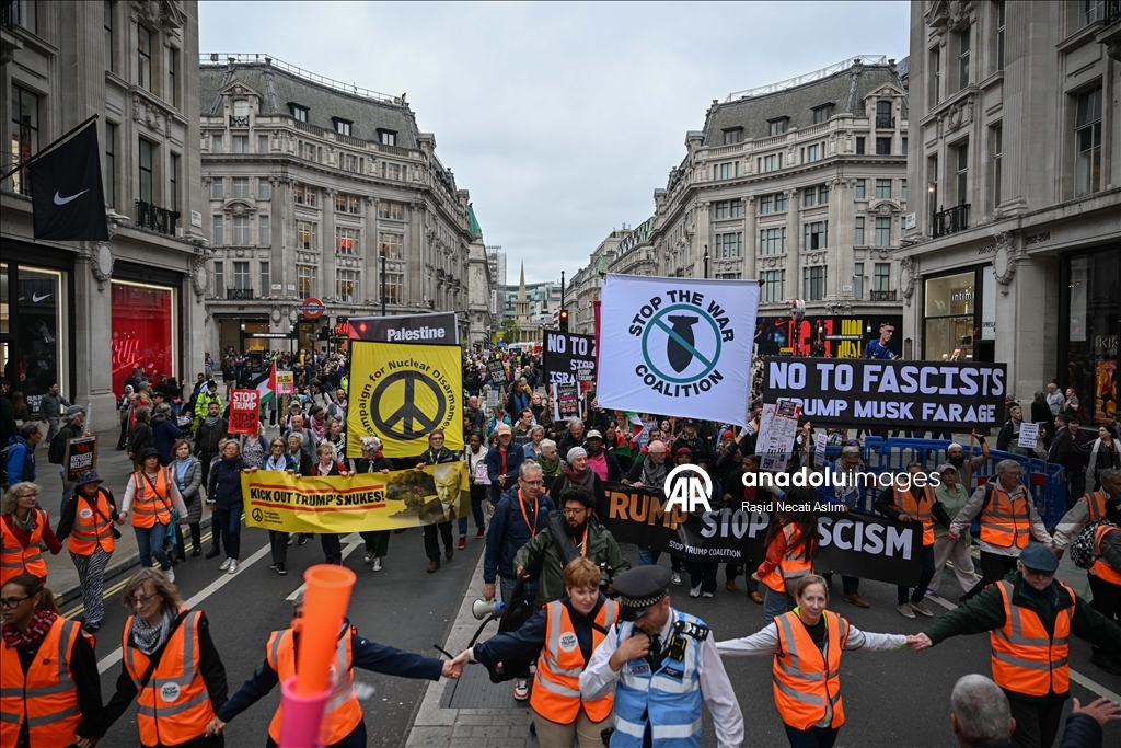 Binlerce Gösterici Londra’da Trump’ı Protesto Etti