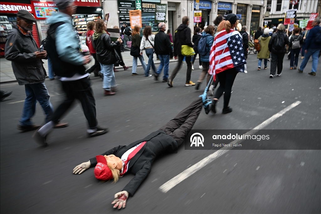 Binlerce Gösterici Londra’da Trump’ı Protesto Etti