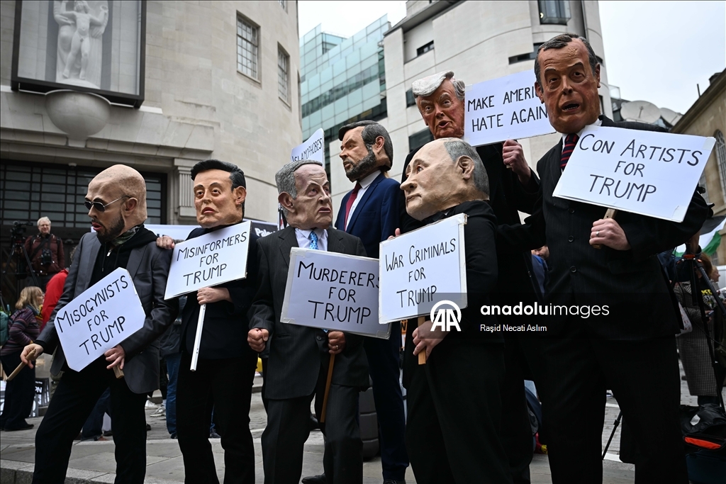 Binlerce Gösterici Londra’da Trump’ı Protesto Etti