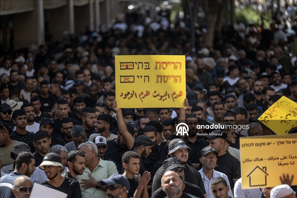 فلسطينيون يتظاهرون ضد سياسة إسرائيل بهدم منازلهم في النقب