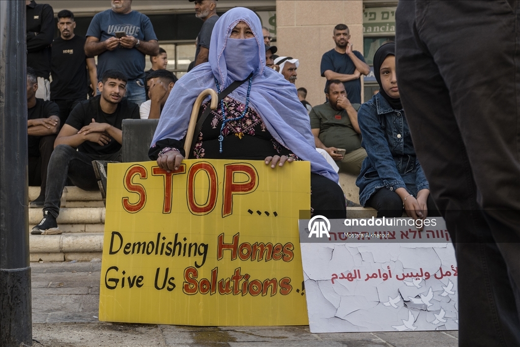 فلسطينيون يتظاهرون ضد سياسة إسرائيل بهدم منازلهم في النقب