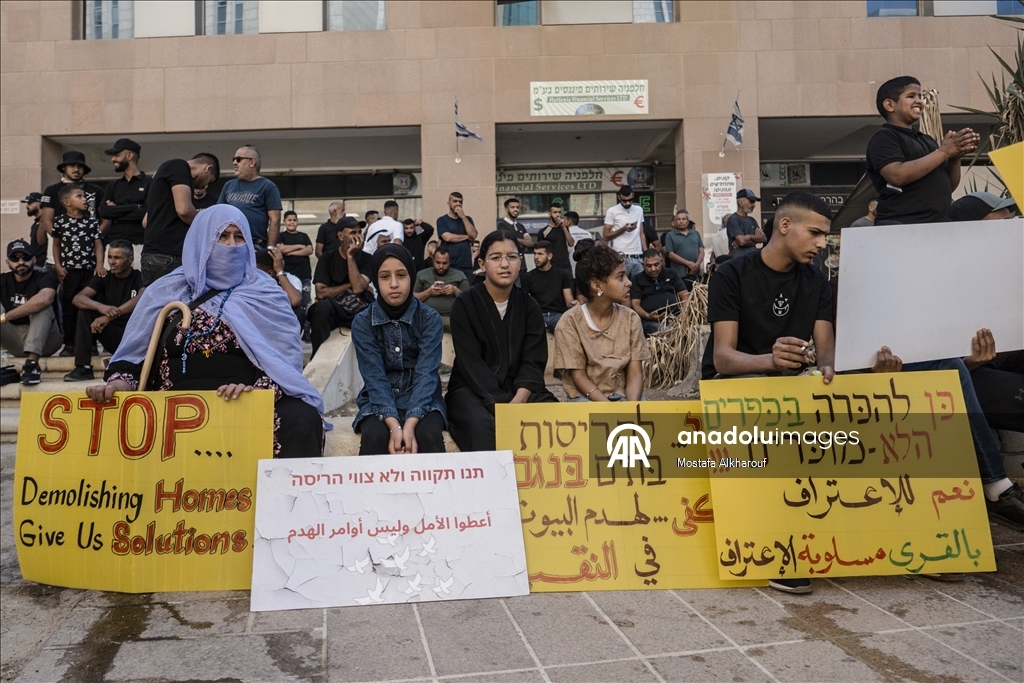 فلسطينيون يتظاهرون ضد سياسة إسرائيل بهدم منازلهم في النقب