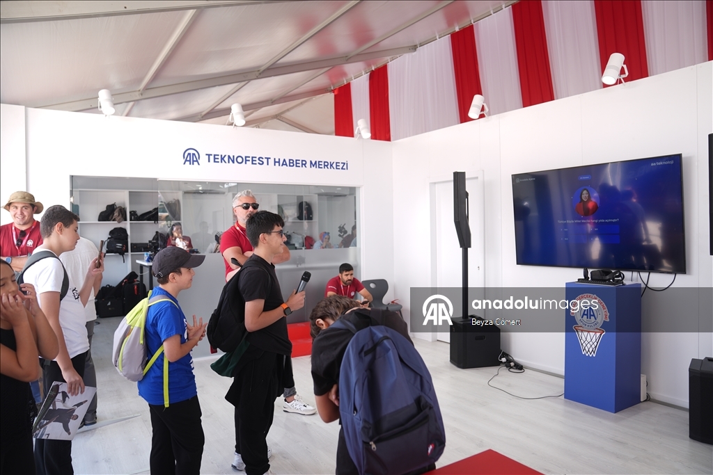 TEKNOFEST İstanbul'da yerini alan Anadolu Ajansı, ziyaretçilere ürün ve hizmetlerini tanıttı