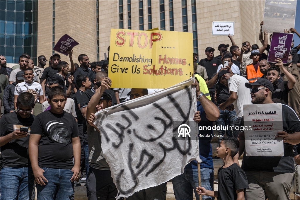فلسطينيون يتظاهرون ضد سياسة إسرائيل بهدم منازلهم في النقب