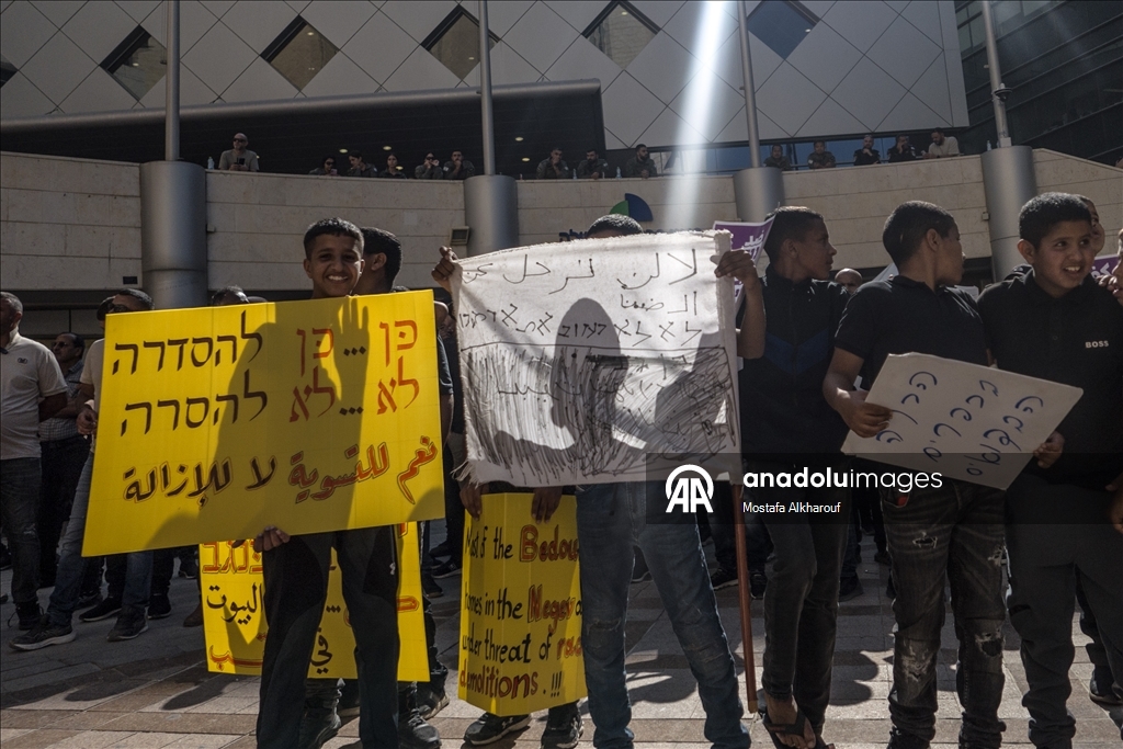 فلسطينيون يتظاهرون ضد سياسة إسرائيل بهدم منازلهم في النقب