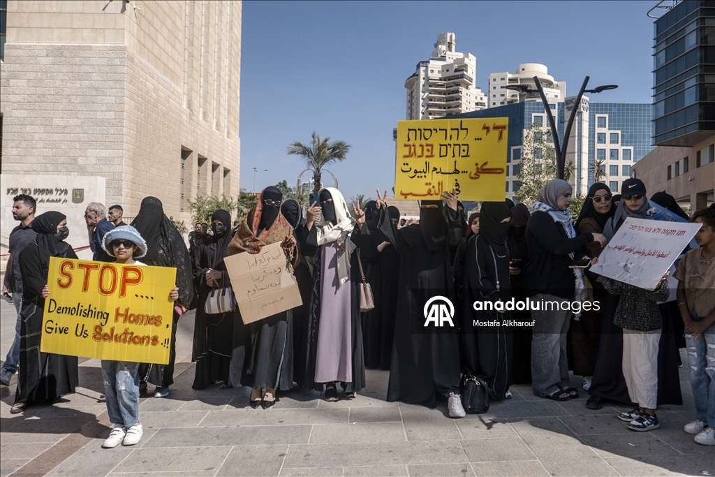 فلسطينيون يتظاهرون ضد سياسة إسرائيل بهدم منازلهم في النقب