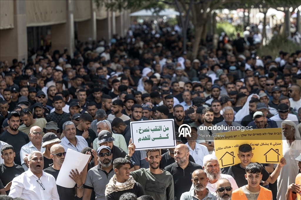 فلسطينيون يتظاهرون ضد سياسة إسرائيل بهدم منازلهم في النقب