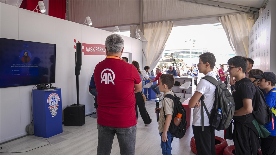 TEKNOFEST İstanbul'da yerini alan Anadolu Ajansı, ziyaretçilere ürün ve hizmetlerini tanıttı