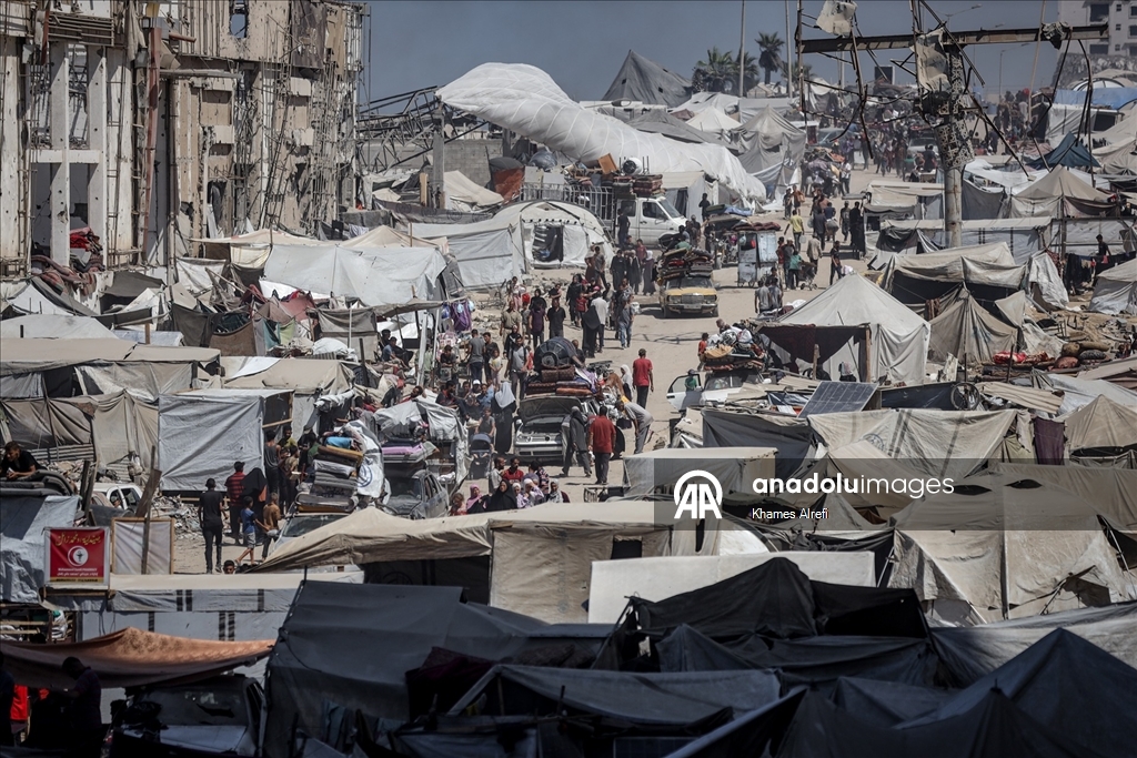 İsrail'in kara saldırıları nedeniyle Gazze kentindeki Filistinlilerin zorunlu göçü sürüyor