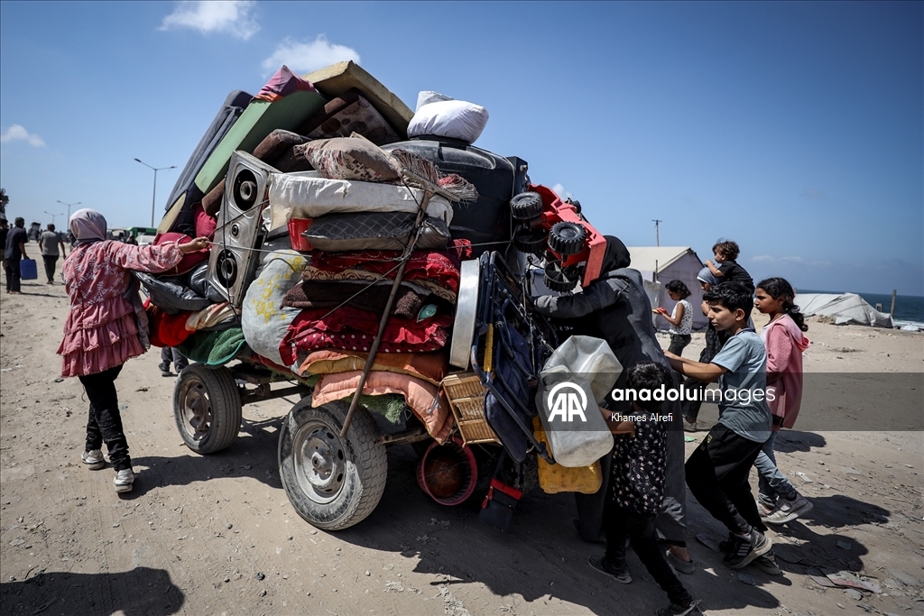 İsrail'in kara saldırıları nedeniyle Gazze kentindeki Filistinlilerin zorunlu göçü sürüyor