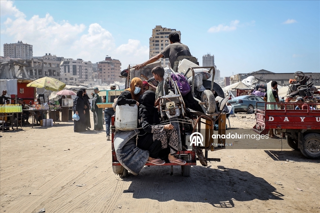 İsrail'in kara saldırıları nedeniyle Gazze kentindeki Filistinlilerin zorunlu göçü sürüyor