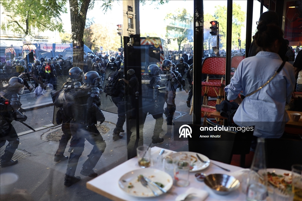 Во Франции 140 человек задержаны во время акций протеста против мер жесткой экономии