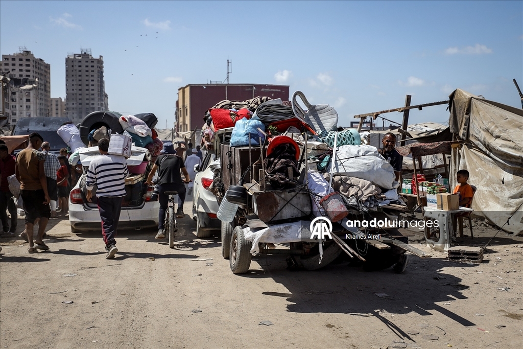 İsrail'in kara saldırıları nedeniyle Gazze kentindeki Filistinlilerin zorunlu göçü sürüyor