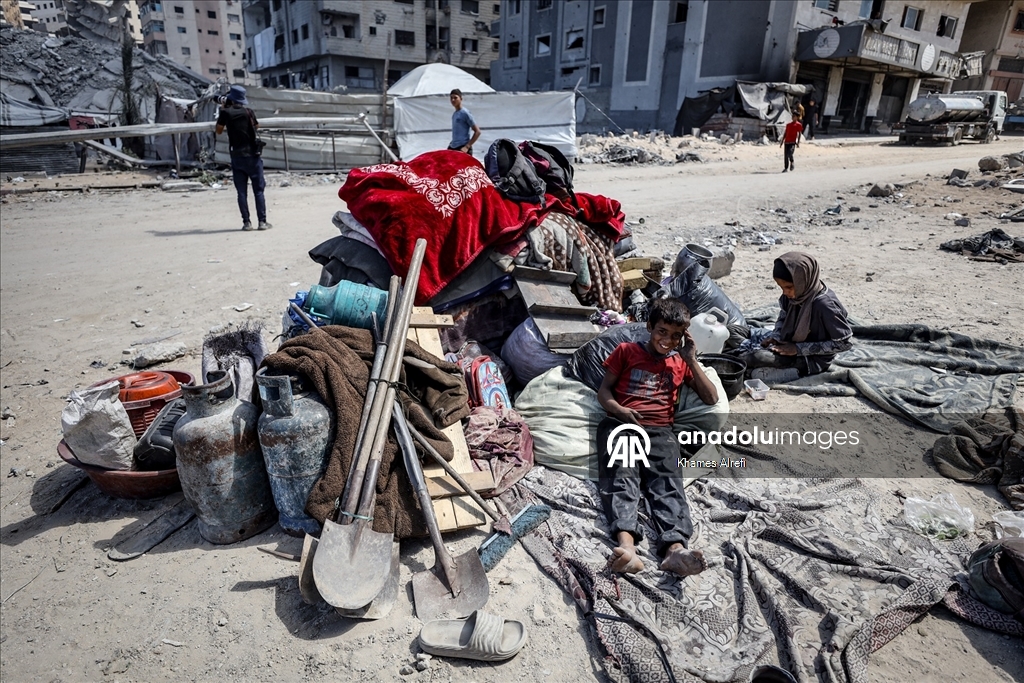 İsrail'in kara saldırıları nedeniyle Gazze kentindeki Filistinlilerin zorunlu göçü sürüyor
