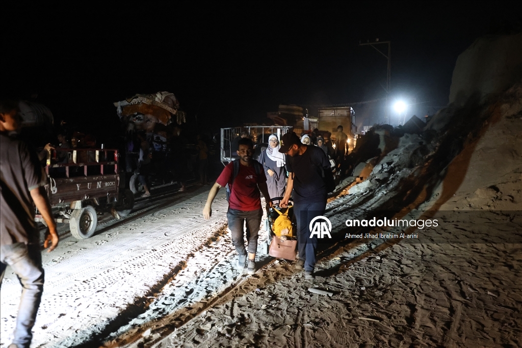 İsrail'in kara saldırıları nedeniyle Gazze kentindeki Filistinlilerin zorunlu göçü sürüyor