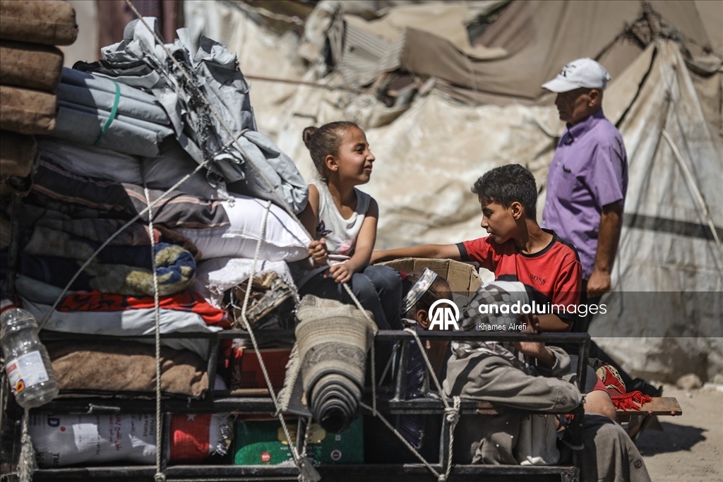 İsrail'in kara saldırıları nedeniyle Gazze kentindeki Filistinlilerin zorunlu göçü sürüyor