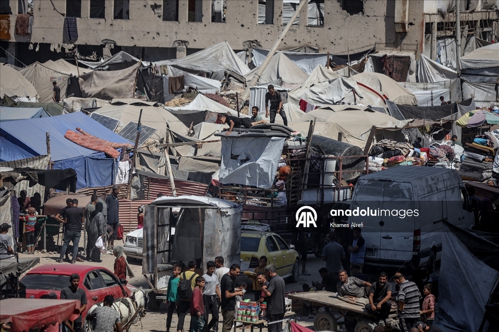 İsrail'in kara saldırıları nedeniyle Gazze kentindeki Filistinlilerin zorunlu göçü sürüyor