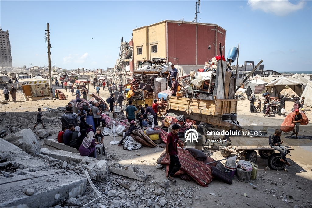 İsrail'in kara saldırıları nedeniyle Gazze kentindeki Filistinlilerin zorunlu göçü sürüyor