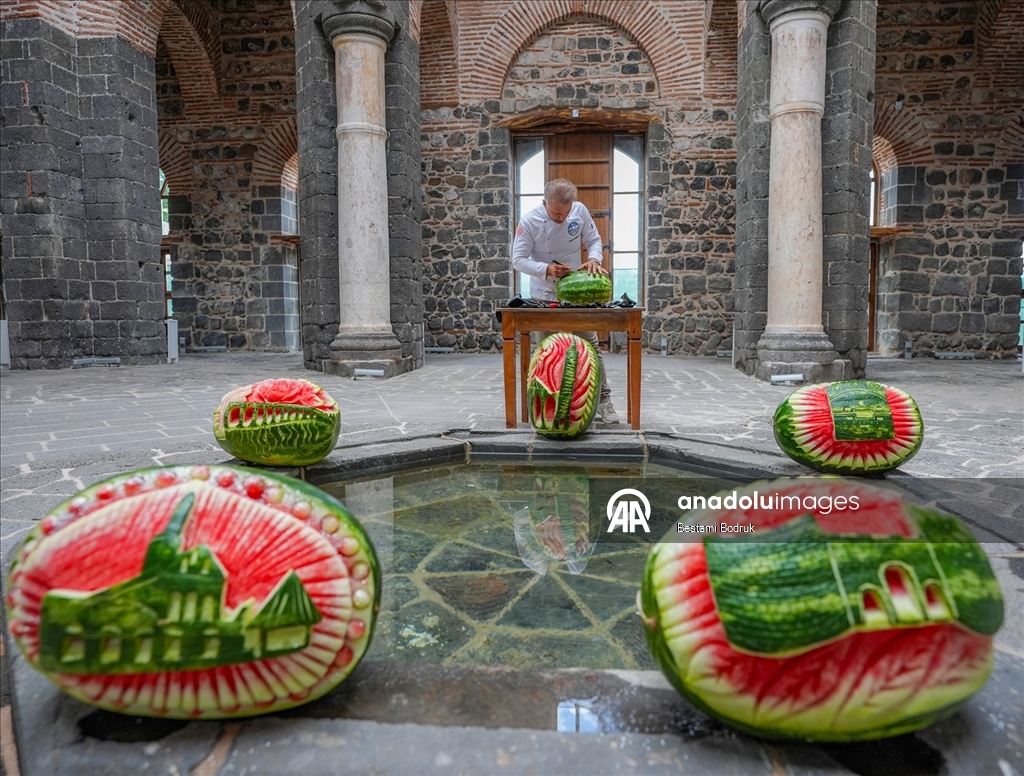 Medeniyetler şehrinin tarihi mekanları Diyarbakır karpuzuna işlendi 