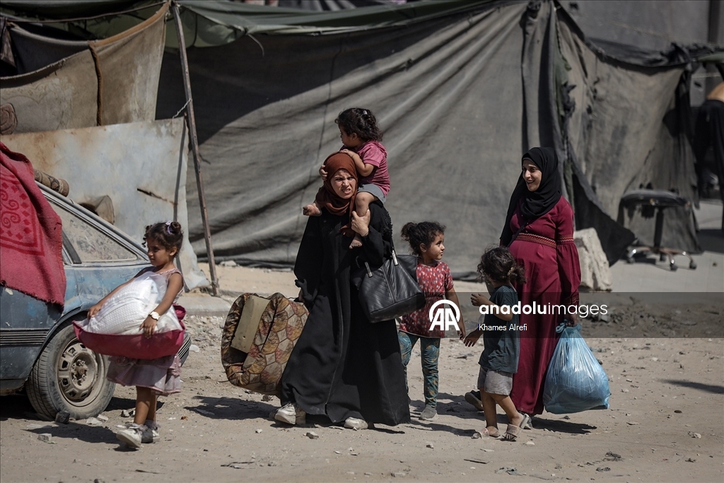 İsrail'in kara saldırıları nedeniyle Gazze kentindeki Filistinlilerin zorunlu göçü sürüyor