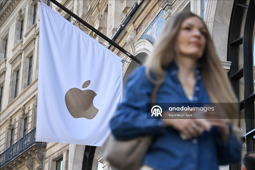 iPhone 17 İngiltere'de satışa başladı