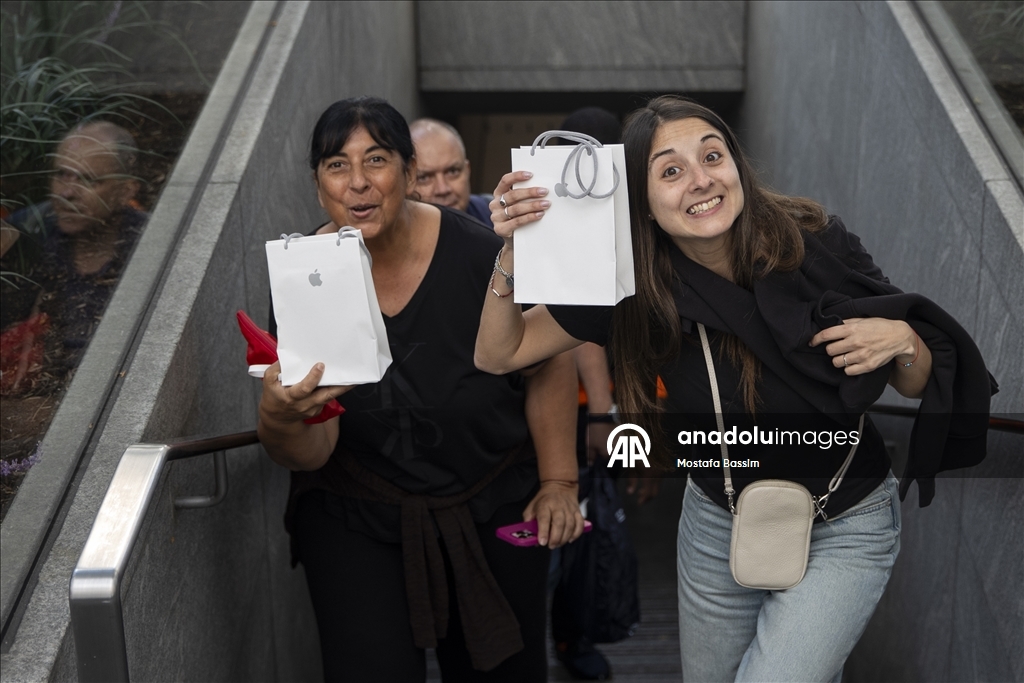 IPhone 17, New York'ta satışa sunuldu