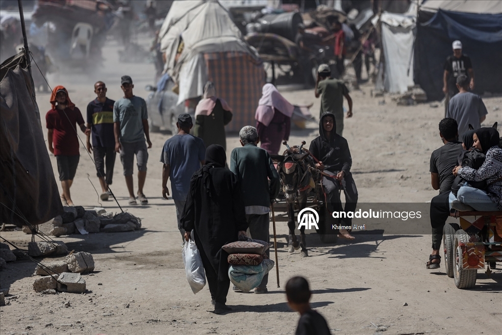 İsrail'in kara saldırıları nedeniyle Gazze kentindeki Filistinlilerin zorunlu göçü sürüyor