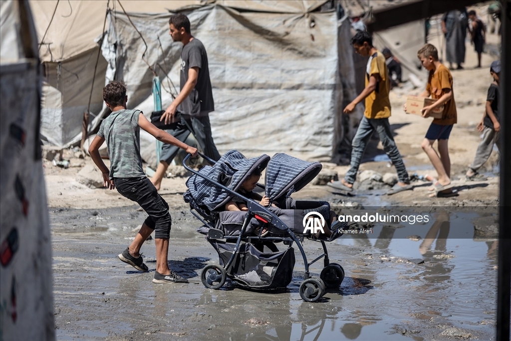 İsrail'in kara saldırıları nedeniyle Gazze kentindeki Filistinlilerin zorunlu göçü sürüyor