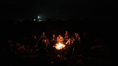 İşgal altındaki Batı Şeria'da gönüllüler, gece nöbeti tutarak bölgelerini saldırılardan korumaya çalışıyor