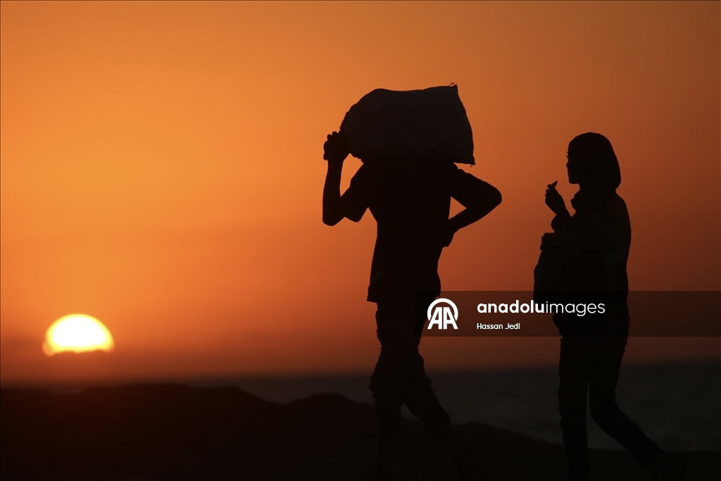 İsrail'in kara saldırıları nedeniyle Gazze kentindeki Filistinlilerin zorunlu göçü sürüyor