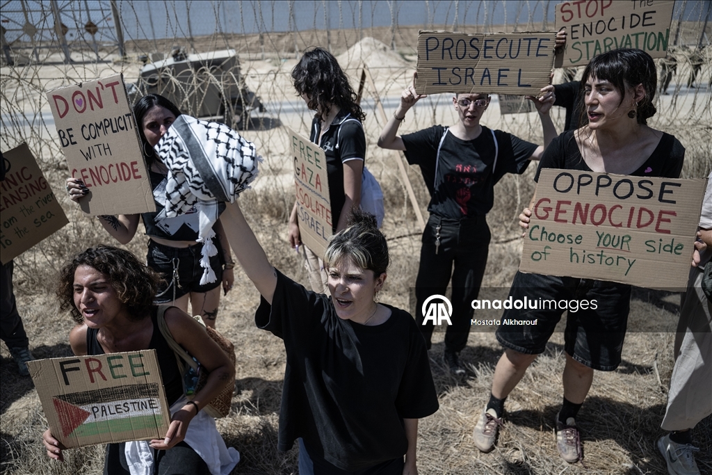 Активисты провели акцию протеста на границе Израиля