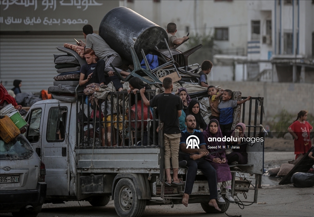 İsrail'in kara saldırıları nedeniyle Gazze kentindeki Filistinlilerin zorunlu göçü sürüyor