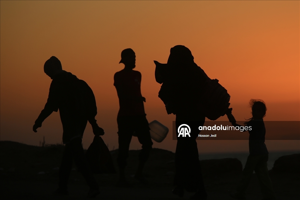 İsrail'in kara saldırıları nedeniyle Gazze kentindeki Filistinlilerin zorunlu göçü sürüyor