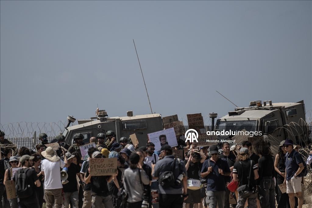 Активисты провели акцию протеста на границе Израиля
