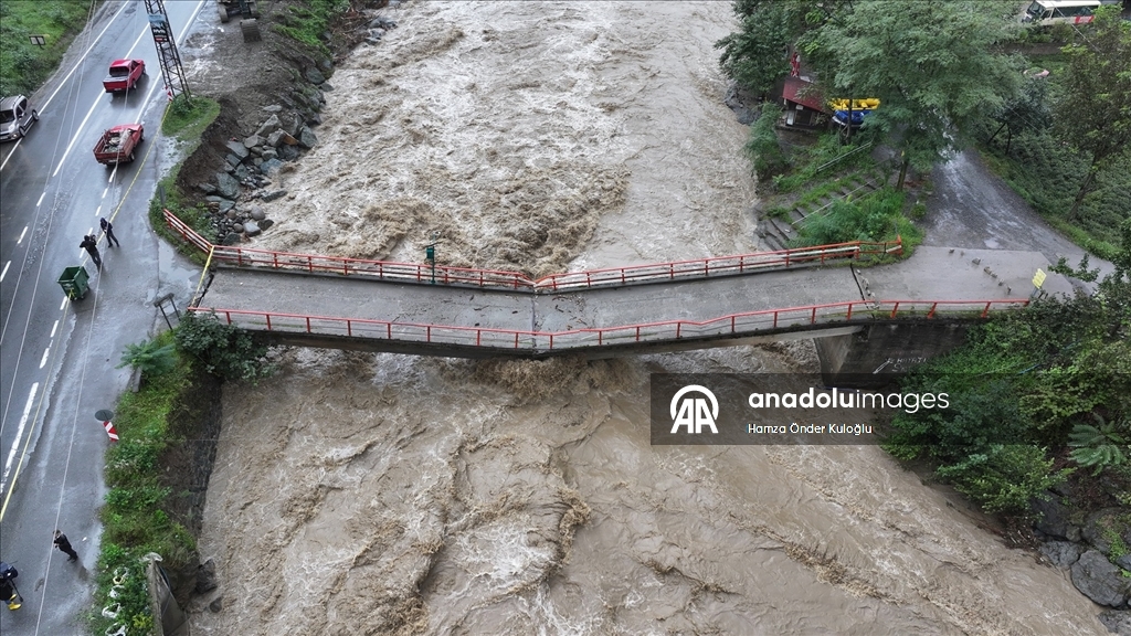 Rize'de sağanak etkili oldu