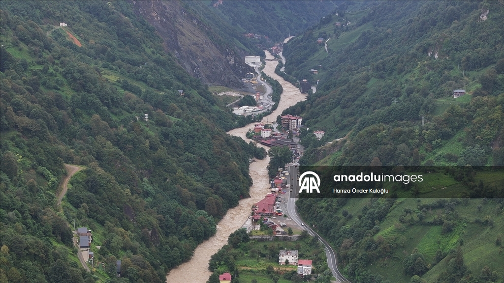 Rize'de sağanak etkili oldu